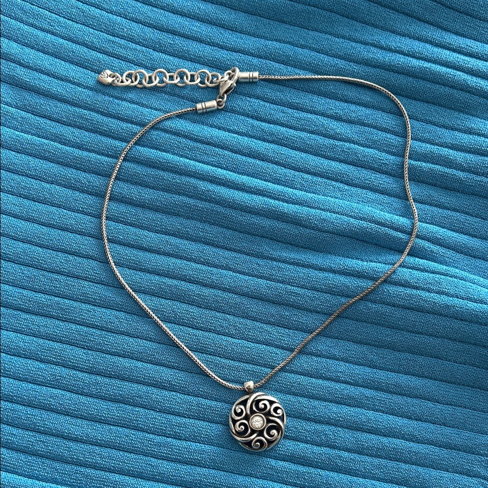 Elegant Silver Swirl Pendant Necklace